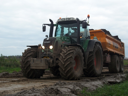 Tractor grondverzet Rene Salman loon en verhuurbedrijf